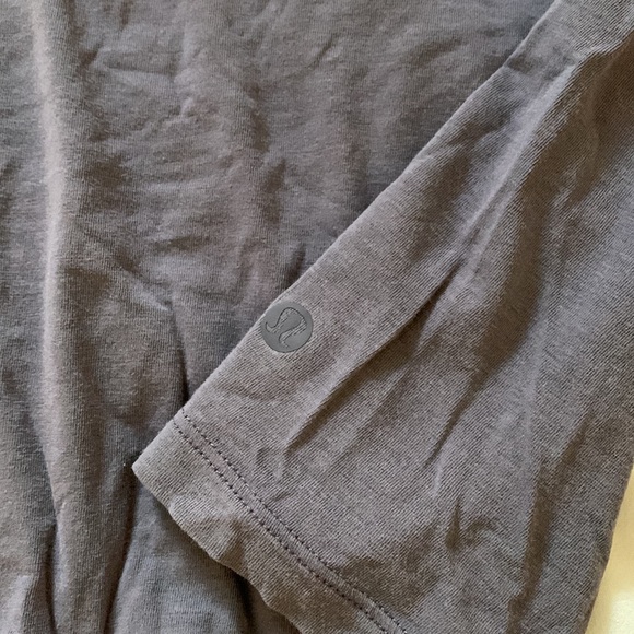 Lululemon boyfriend tees - Picture 8 of 8